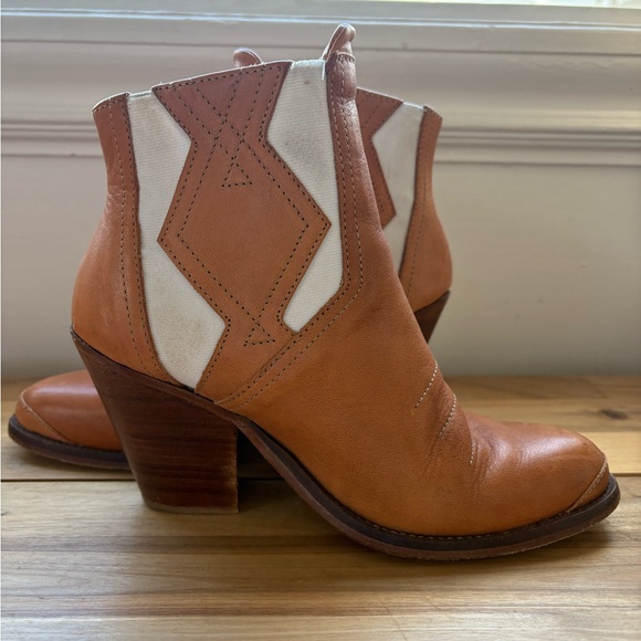 Opening Ceremony Tan and White Heeled Boots - Picture 4 of 4